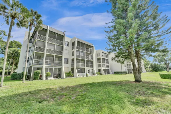 $190,000 | 9470 Poinciana Place, Unit 308, Davie, FL 33324