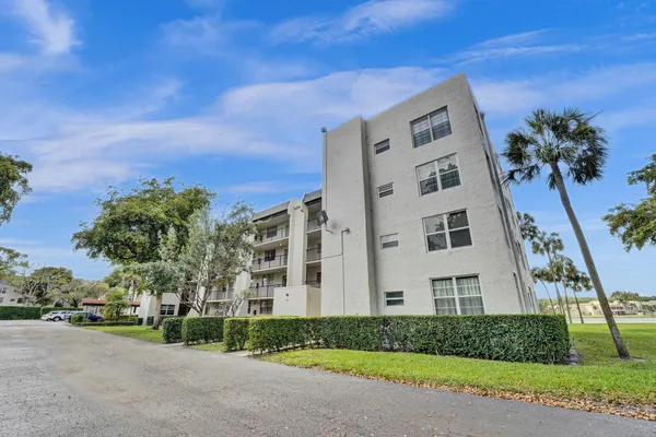 $190,000 | 9470 Poinciana Place, Unit 308, Davie, FL 33324