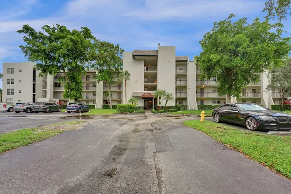 $190,000 | 9470 Poinciana Place, Unit 308, Davie, FL 33324