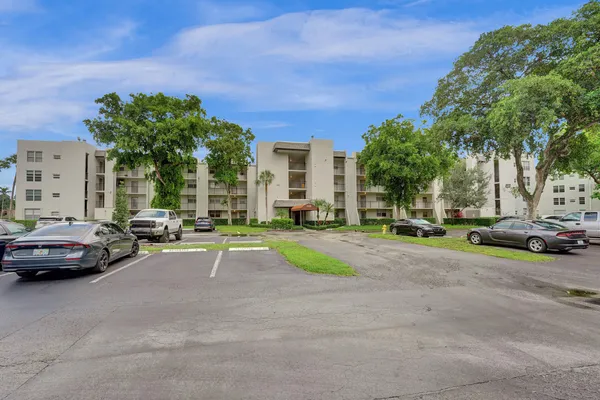 $190,000 | 9470 Poinciana Place, Unit 308, Davie, FL 33324