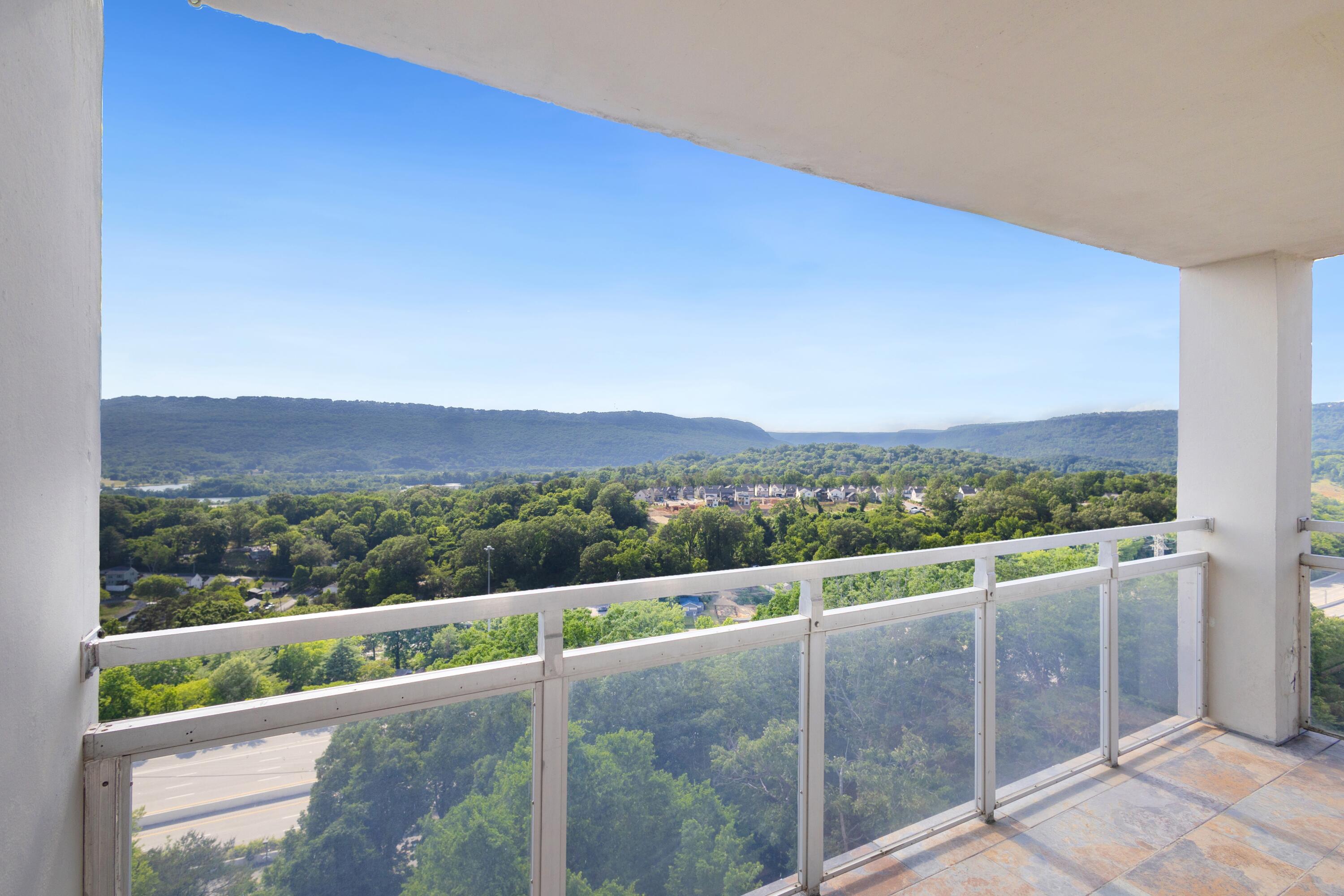 1131 Stringers Ridge Road, Unit 9J Chattanooga, TN 37405 - Photo 22 of 47 View of Elder Mountain