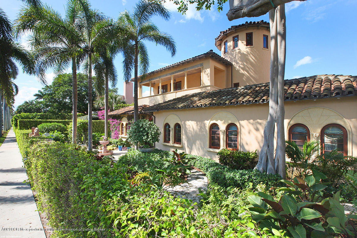 1 Golfview Road Palm Beach, FL 33480 - Photo 2 of 38 a front view of a house with a garden