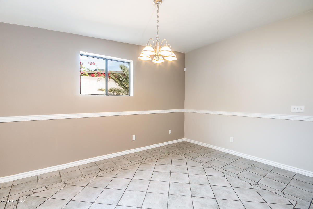7761 North Rasmussen Avenue Tucson, AZ 85741 - Photo 7 of 23 a view of an empty room with window