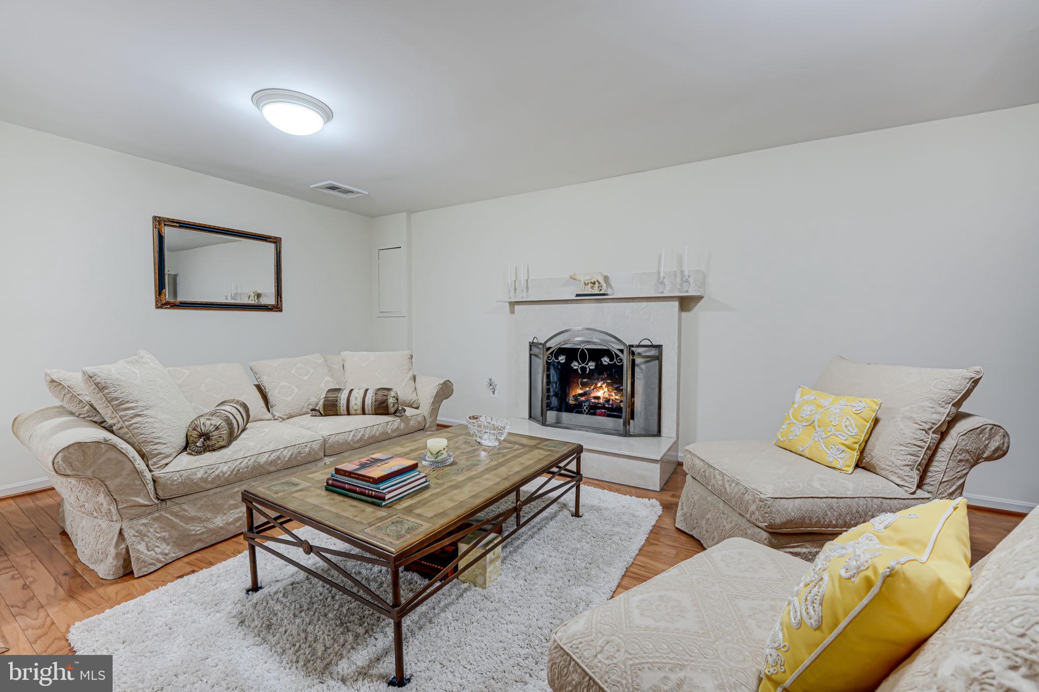 8573 Raglan Road Vienna, VA 22182 - Photo 3 of 13 Gallery Image 3