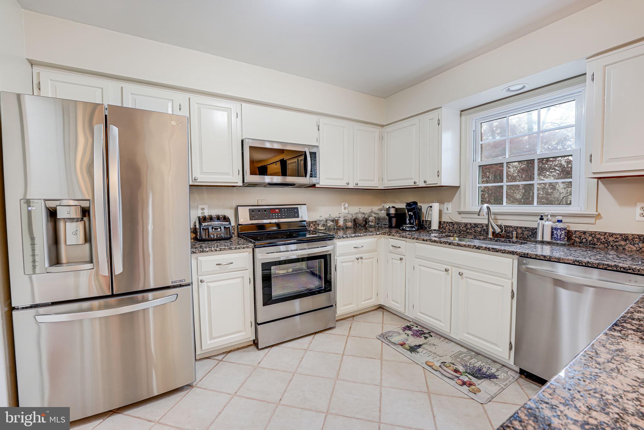 8573 Raglan Road Vienna, VA 22182 - Photo 4 of 13 Gallery Image 4