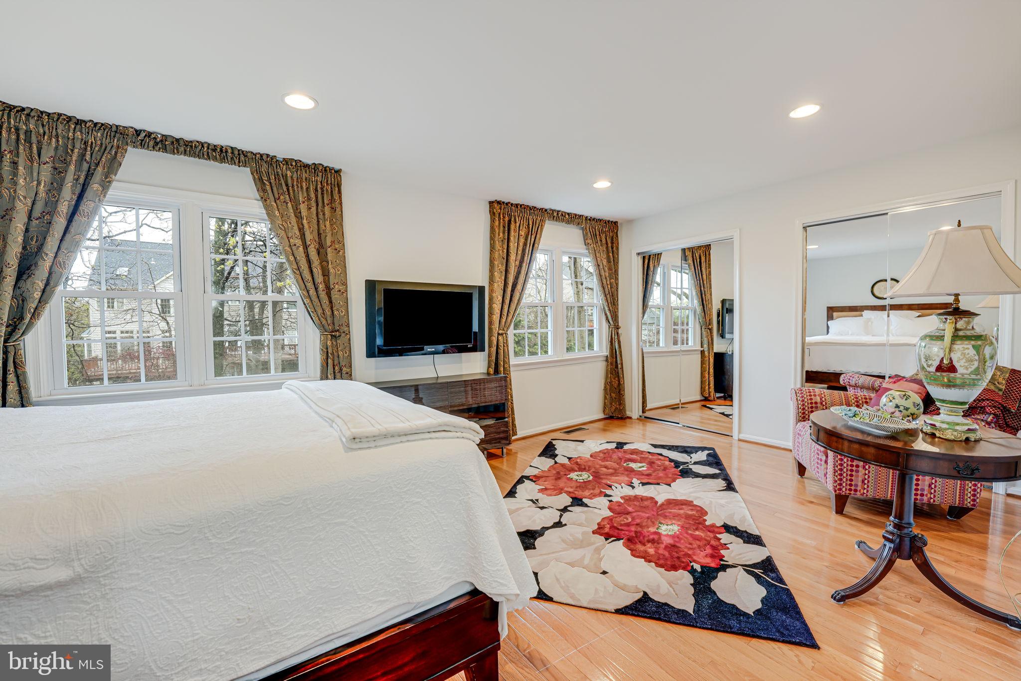 8573 Raglan Road Vienna, VA 22182 - Photo 7 of 13 Gallery Image 7