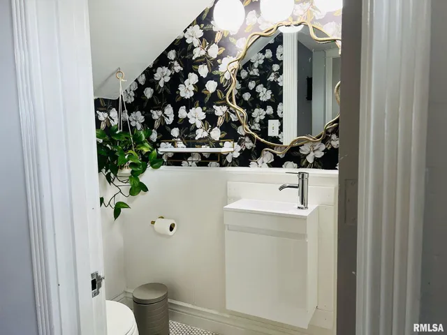 $359,000 | 603 Country Club Drive, Hannibal, MO 63401