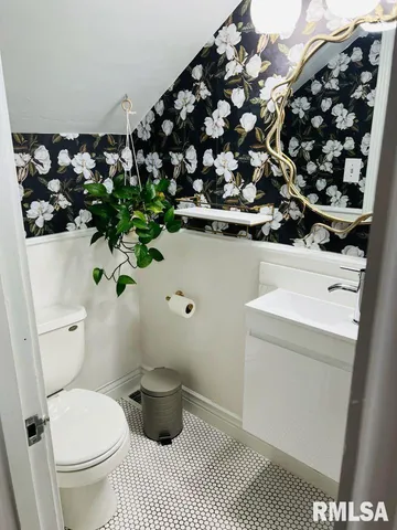 $359,000 | 603 Country Club Drive, Hannibal, MO 63401