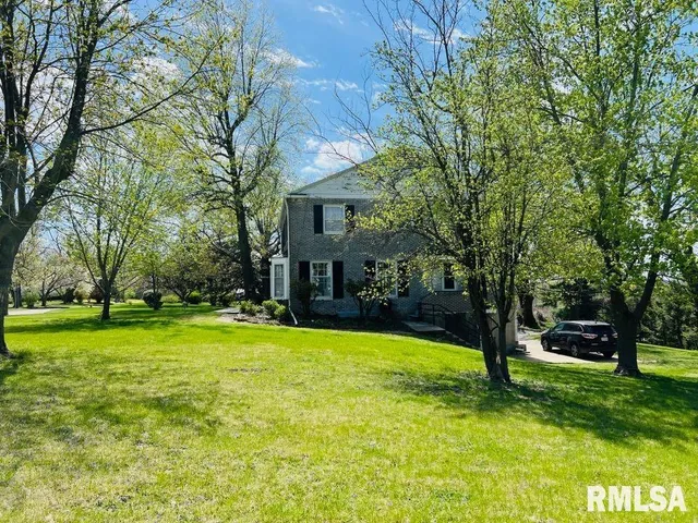 $359,000 | 603 Country Club Drive, Hannibal, MO 63401