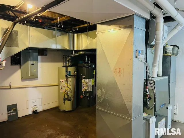 $359,000 | 603 Country Club Drive, Hannibal, MO 63401