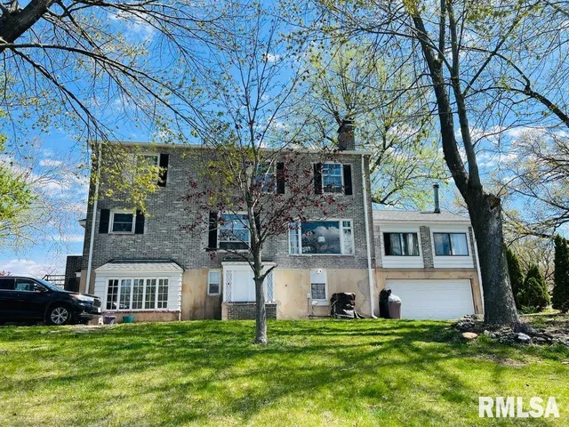 $359,000 | 603 Country Club Drive, Hannibal, MO 63401