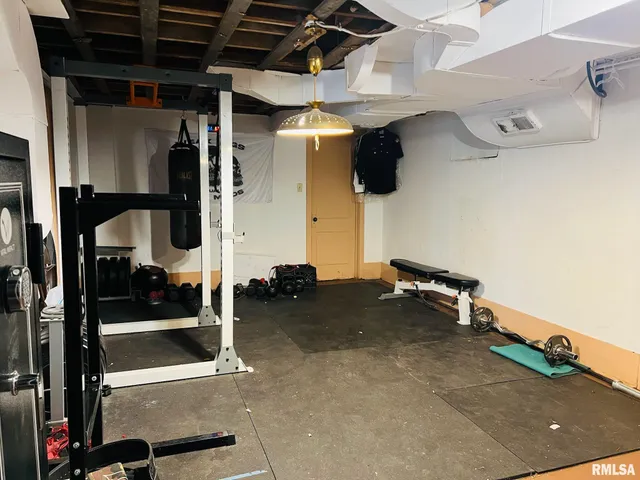 $359,000 | 603 Country Club Drive, Hannibal, MO 63401