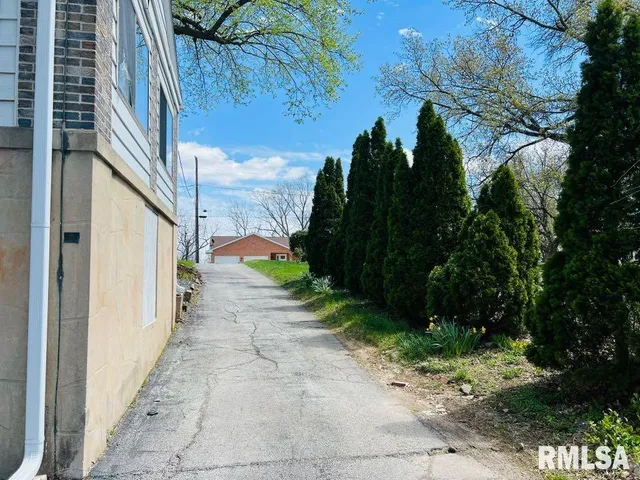 $359,000 | 603 Country Club Drive, Hannibal, MO 63401