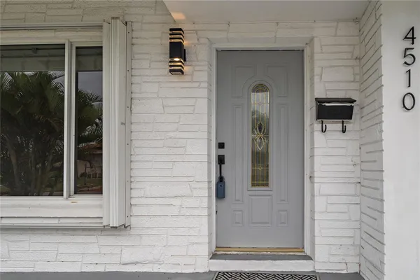 $2,400 | 4510 Northwest 49th Drive, Tamarac, FL 33319