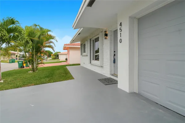 $2,400 | 4510 Northwest 49th Drive, Tamarac, FL 33319
