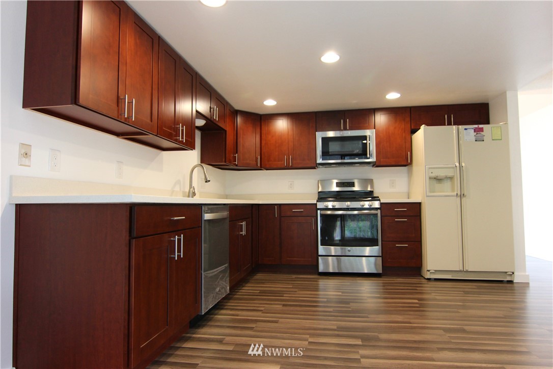 16647 160th Place Southeast Renton, WA 98058 - Photo 4 of 17 Gallery Image 4