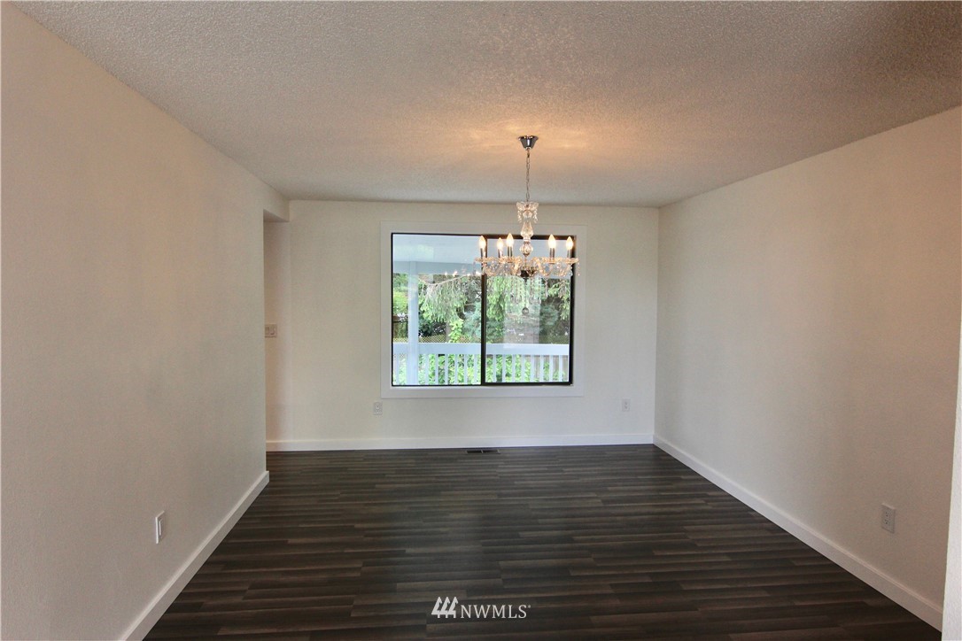 16647 160th Place Southeast Renton, WA 98058 - Photo 5 of 17 Gallery Image 5