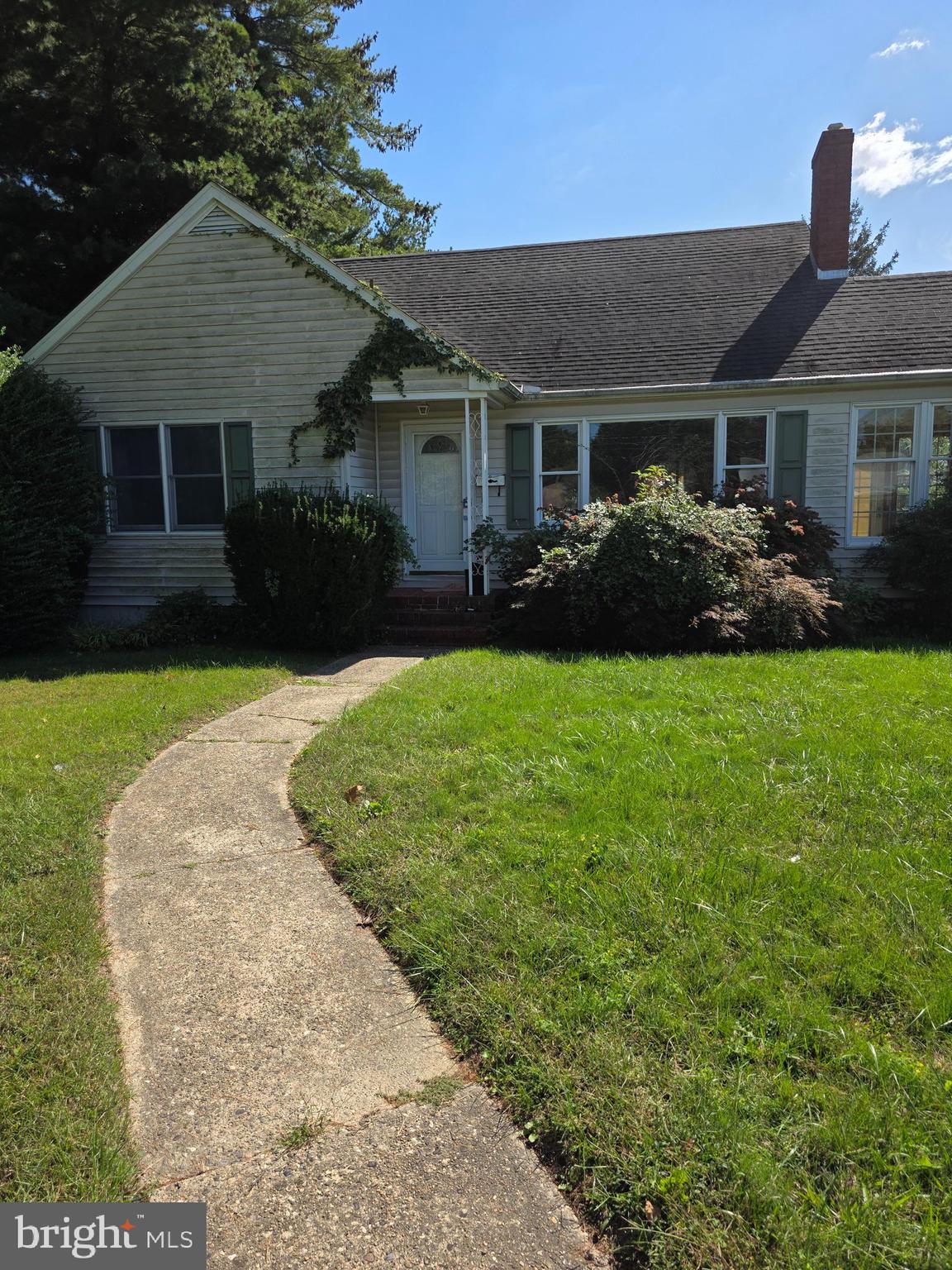 706 East Division Street Dover, DE 19901 - Photo 2 of 16 a front view of a house with yard and green space
