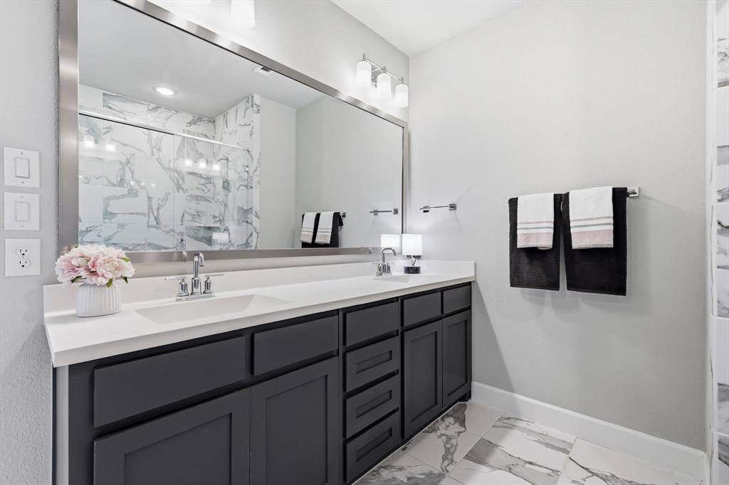 7129 Laurel Ridge Dallas, TX 75231 - Photo 18 of 35 Double sinks