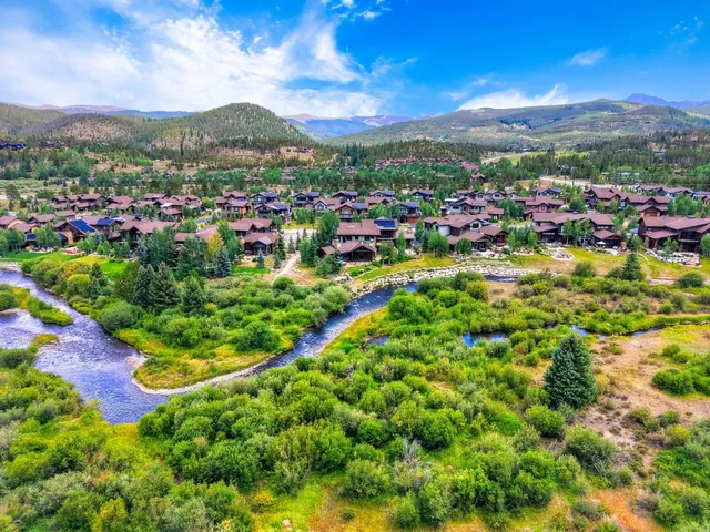 a view of a garden with a house