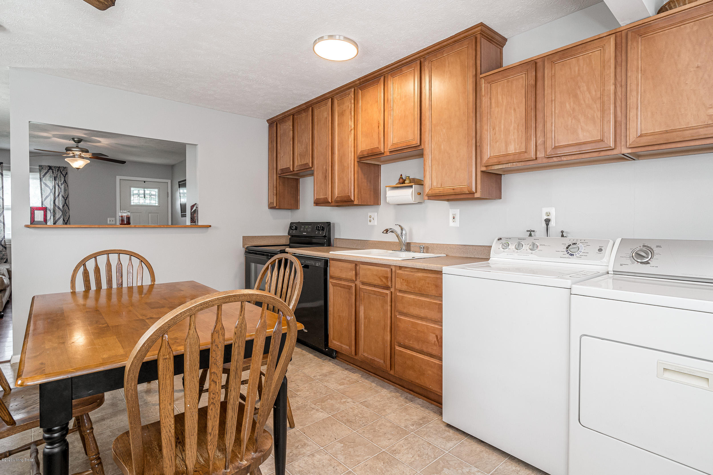 374 Mayflower Road Louisville, KY 40229 - Photo 11 of 36 374 Mayflower Road-16