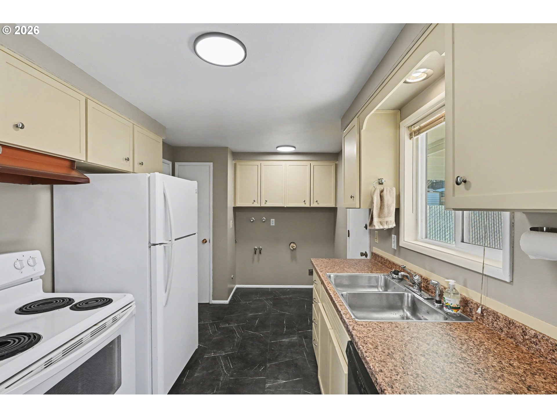 325 West N Street Springfield, OR 97477 - Photo 11 of 44