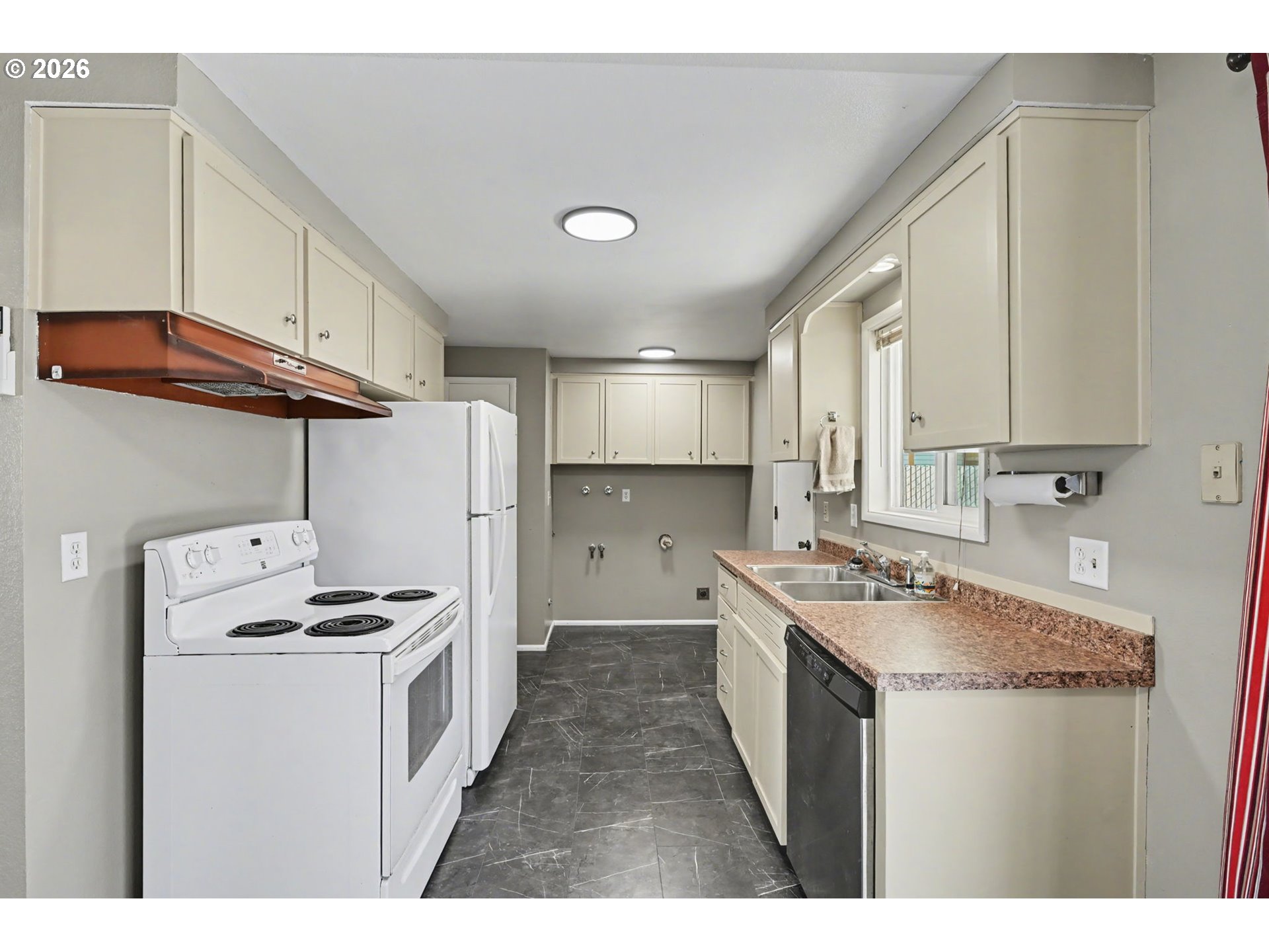 325 West N Street Springfield, OR 97477 - Photo 12 of 44