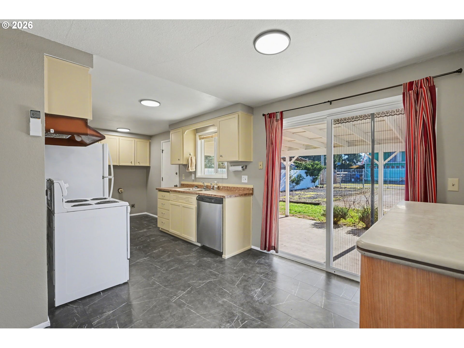 325 West N Street Springfield, OR 97477 - Photo 14 of 44