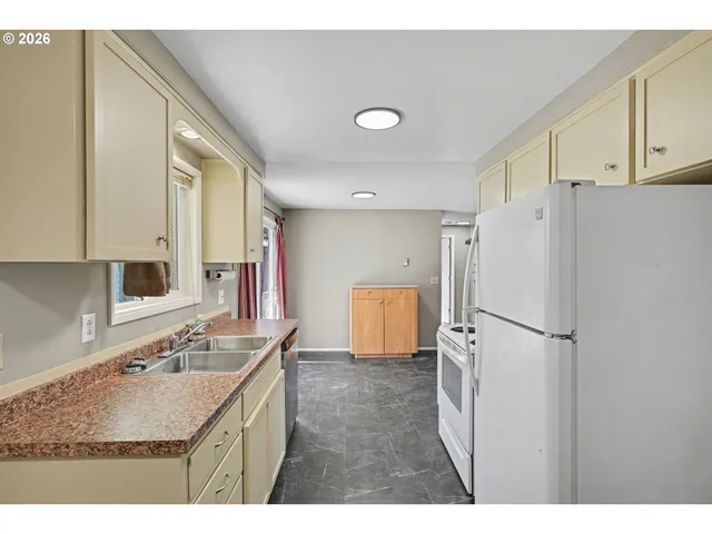 $389,900 | 325 West N Street, Springfield, OR 97477