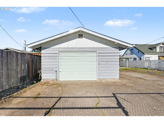 $389,900 | 325 West N Street, Springfield, OR 97477