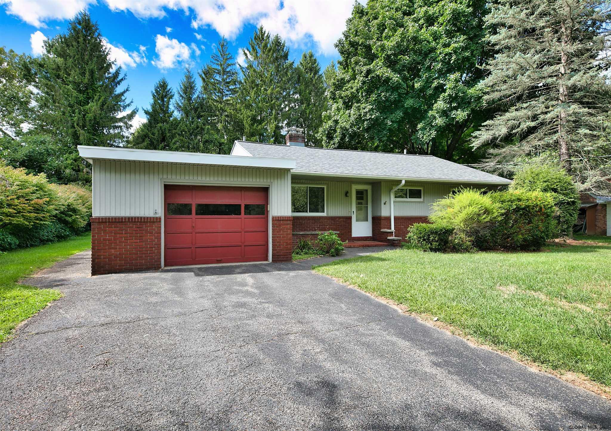 1025 Wtry Road Niskayuna, NY 12309 - Photo 1 of 32 Photo 1
