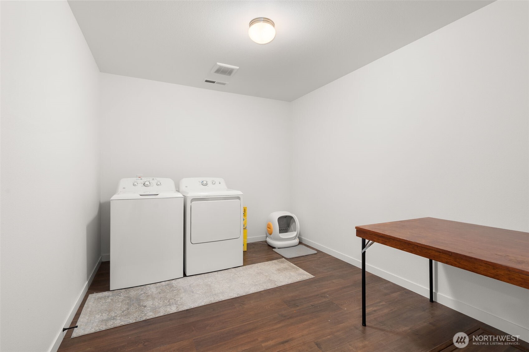 401 Cardinal Avenue Winlock, WA 98596 - Photo 21 of 39 a utility room with dryer and washer