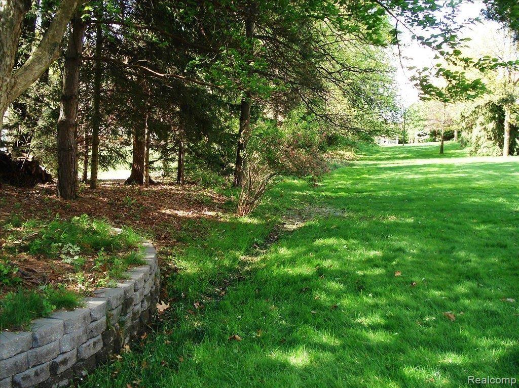 3508 Summit Ridge Drive Rochester, MI 48306 - Photo 10 of 25 back yard view