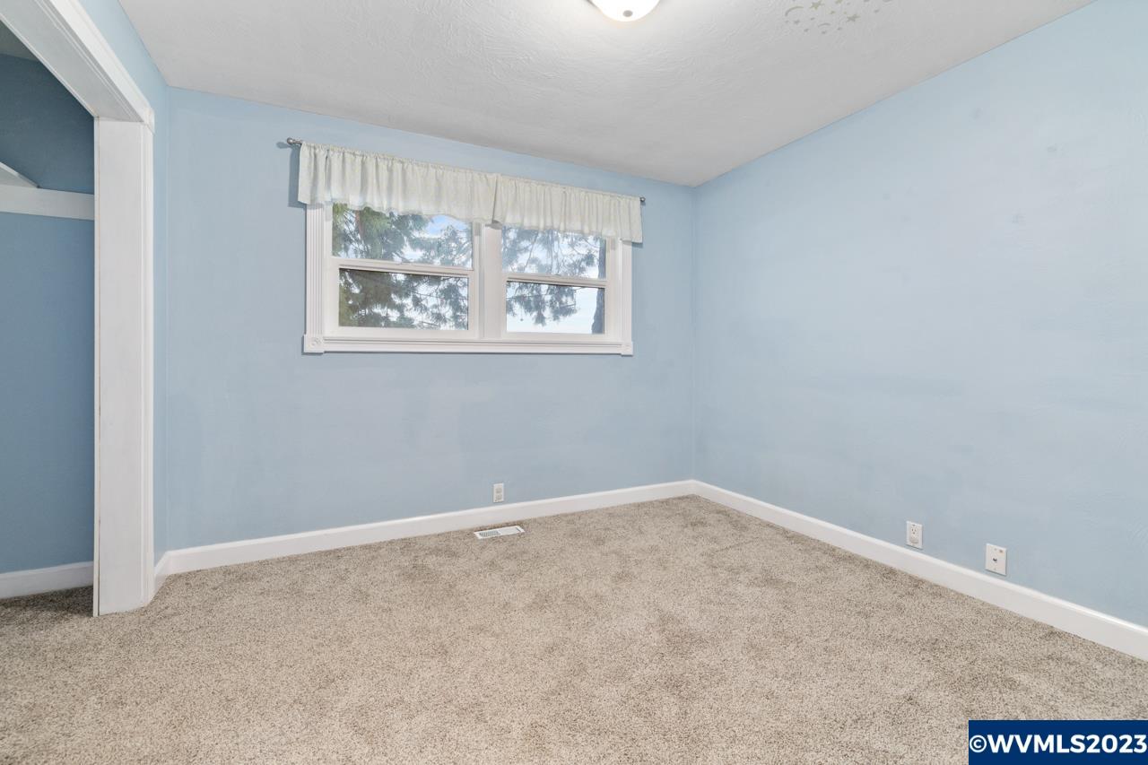 7683 Sunnyview Road Northeast Salem, OR 97305 - Photo 19 of 36 Gallery Image 19