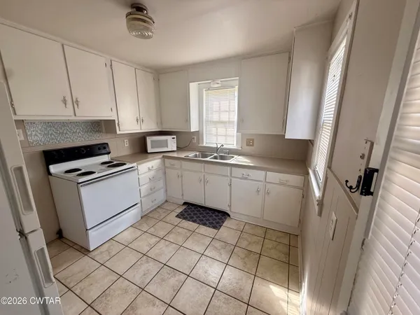 $217,000 | 202 College Street, Dyersburg, TN 38024
