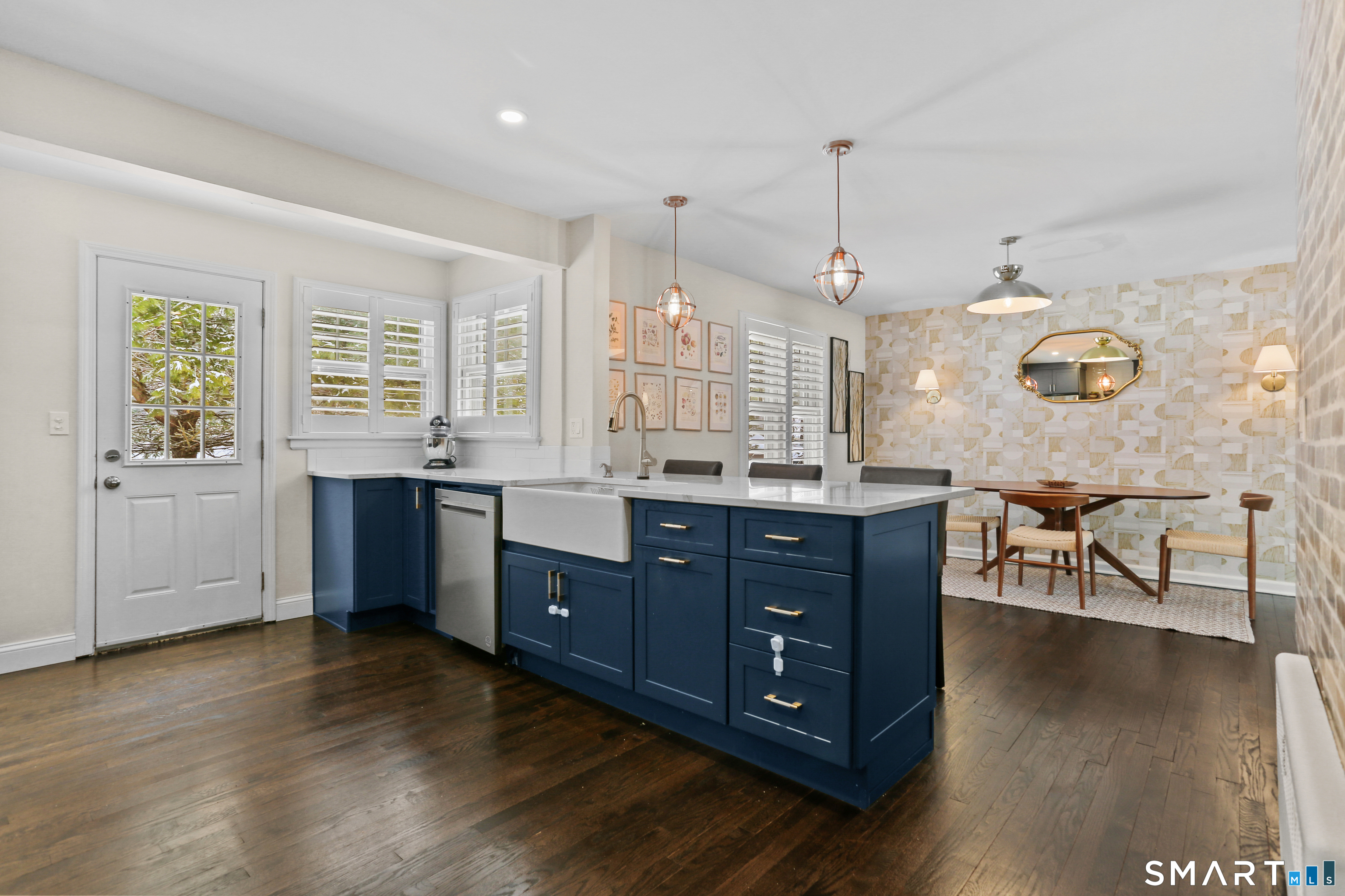 1470 Stratfield Road Fairfield, CT 06825 - Photo 13 of 39