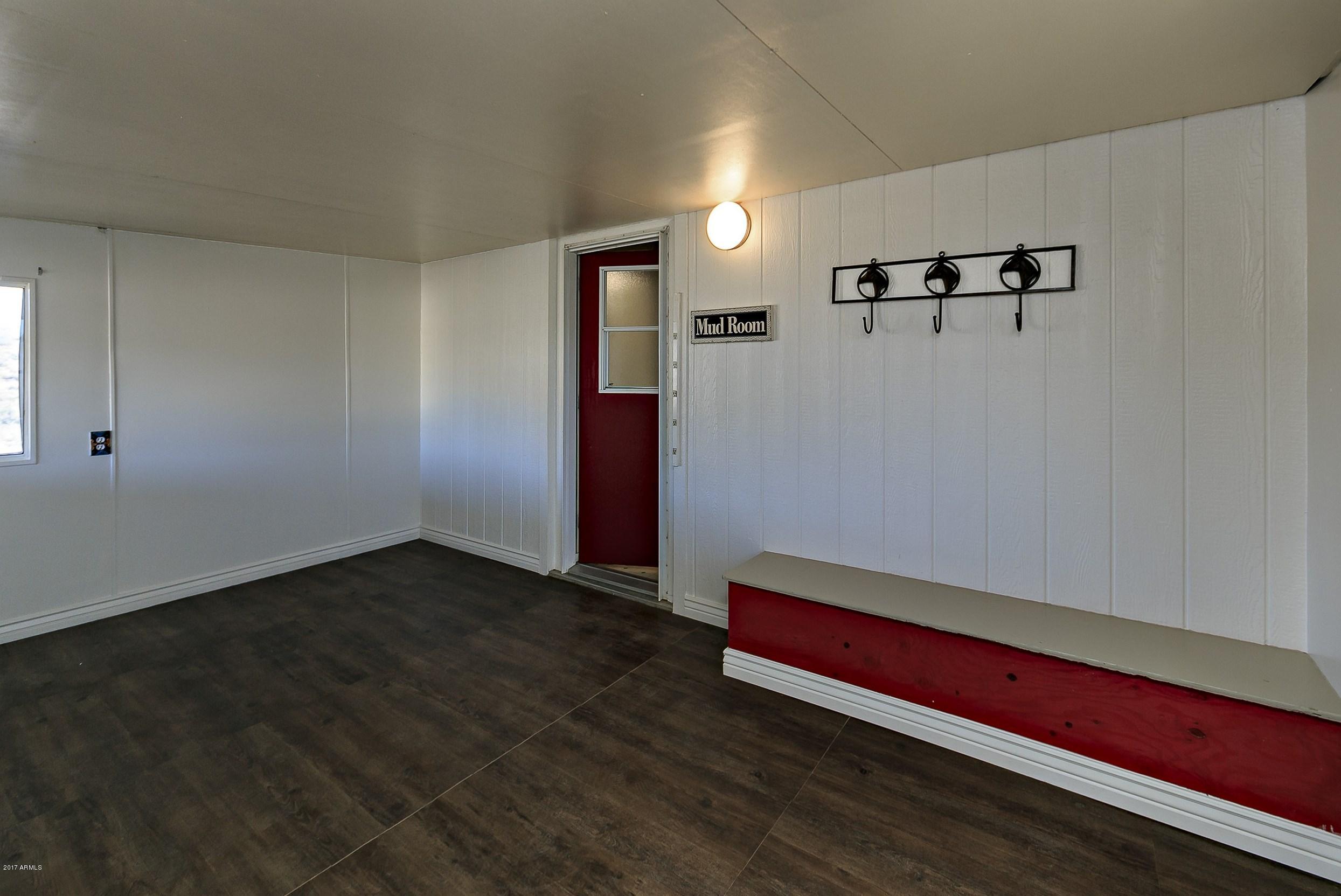 1470 South Orme Road Dewey, AZ 86327 - Photo 12 of 15 012_Mud Room