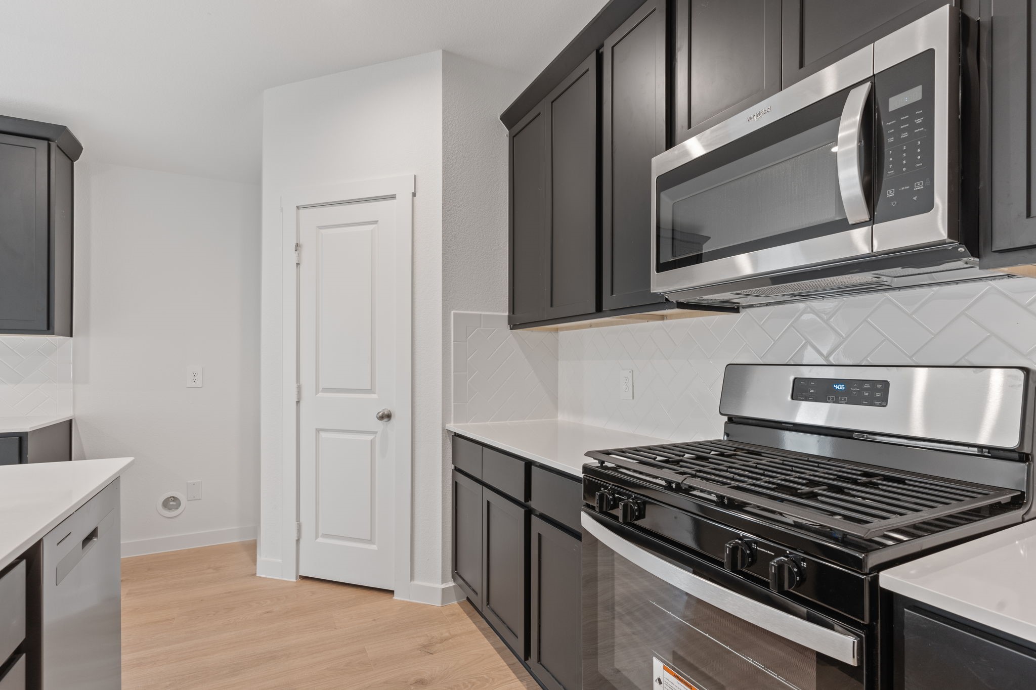 1603 Cinque Terre Way Richmond, TX 77406 - Photo 14 of 31 a kitchen with stainless steel appliances granite countertop white cabinets and stove