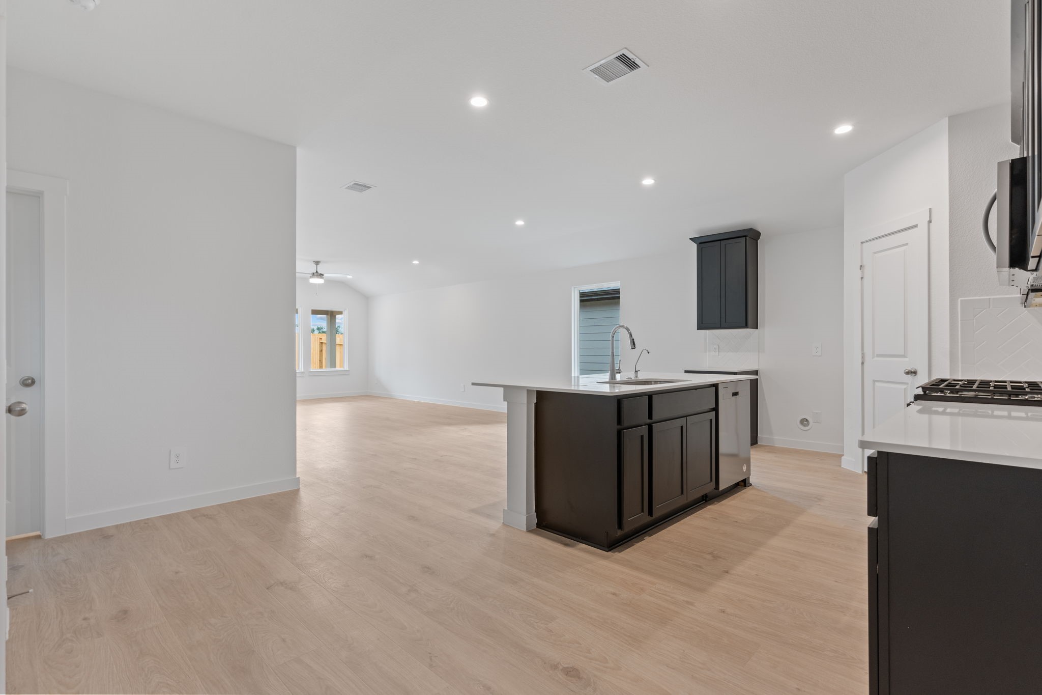 1603 Cinque Terre Way Richmond, TX 77406 - Photo 9 of 31 a large room with a large window