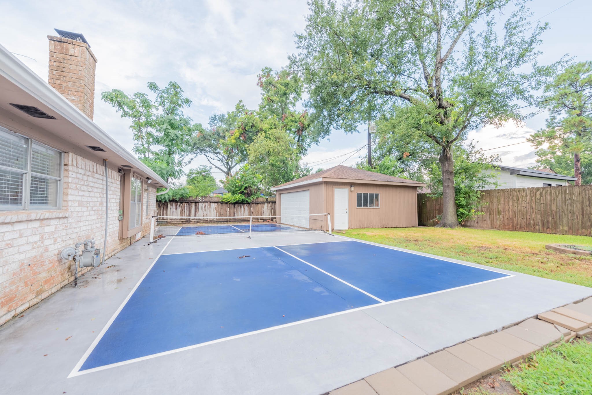 10823 Overlea Drive Houston, TX 77089 - Photo 26 of 36 a view of outdoor space and swimming pool