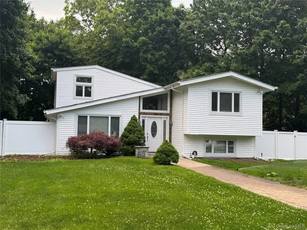 $4,750 | 26 Fox Lane, Shoreham, NY 11786