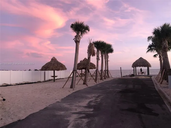 $4,000 | 10877 Overseas Highway, Unit 38, Marathon, FL 33050