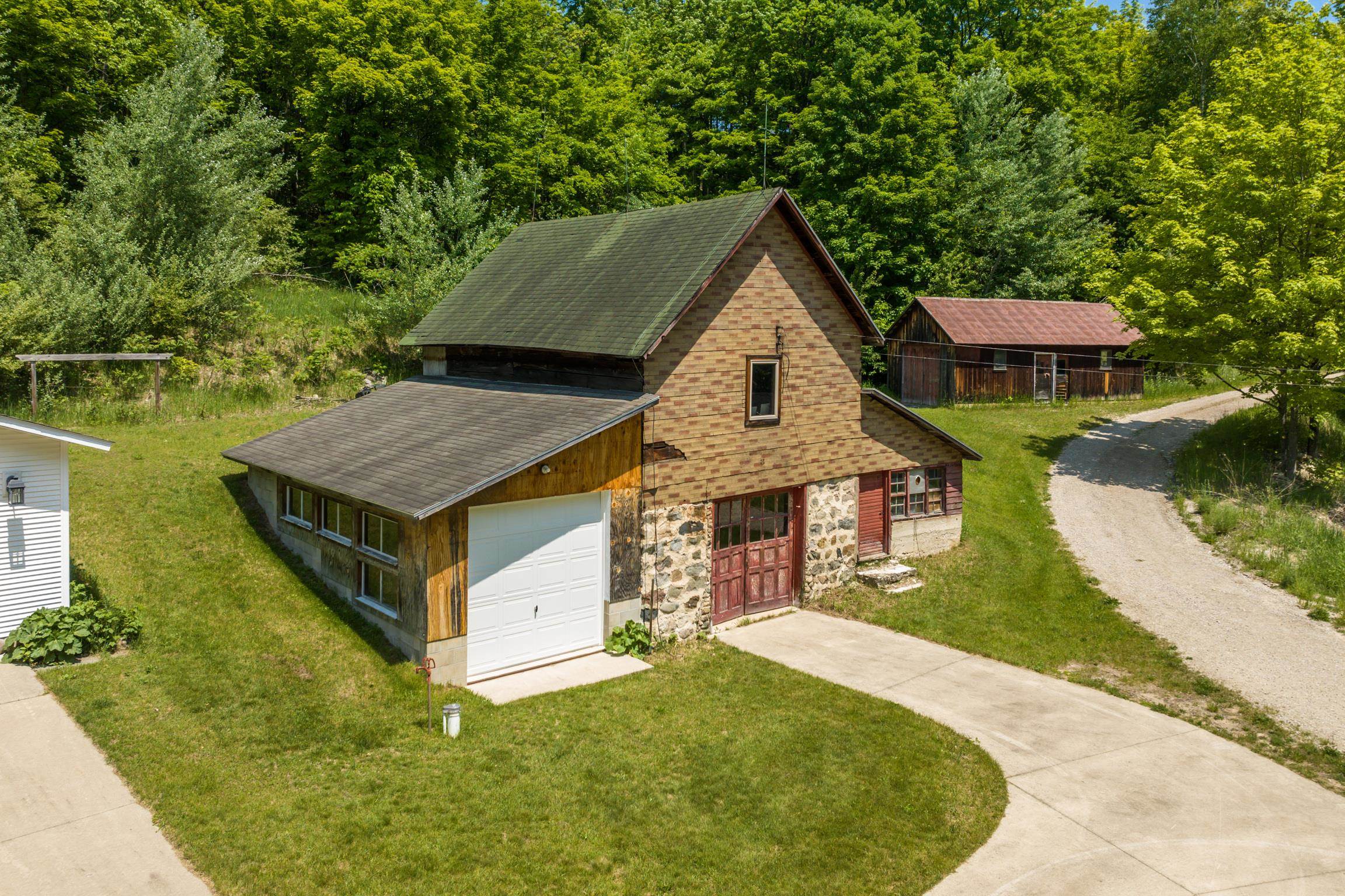 1740 North Setterbo Road Suttons Bay, MI 49682 - Photo 45 of 47 1935216-7d5b4d9f-021f-40cf-abbb-ea7c90a7ace7.JPG