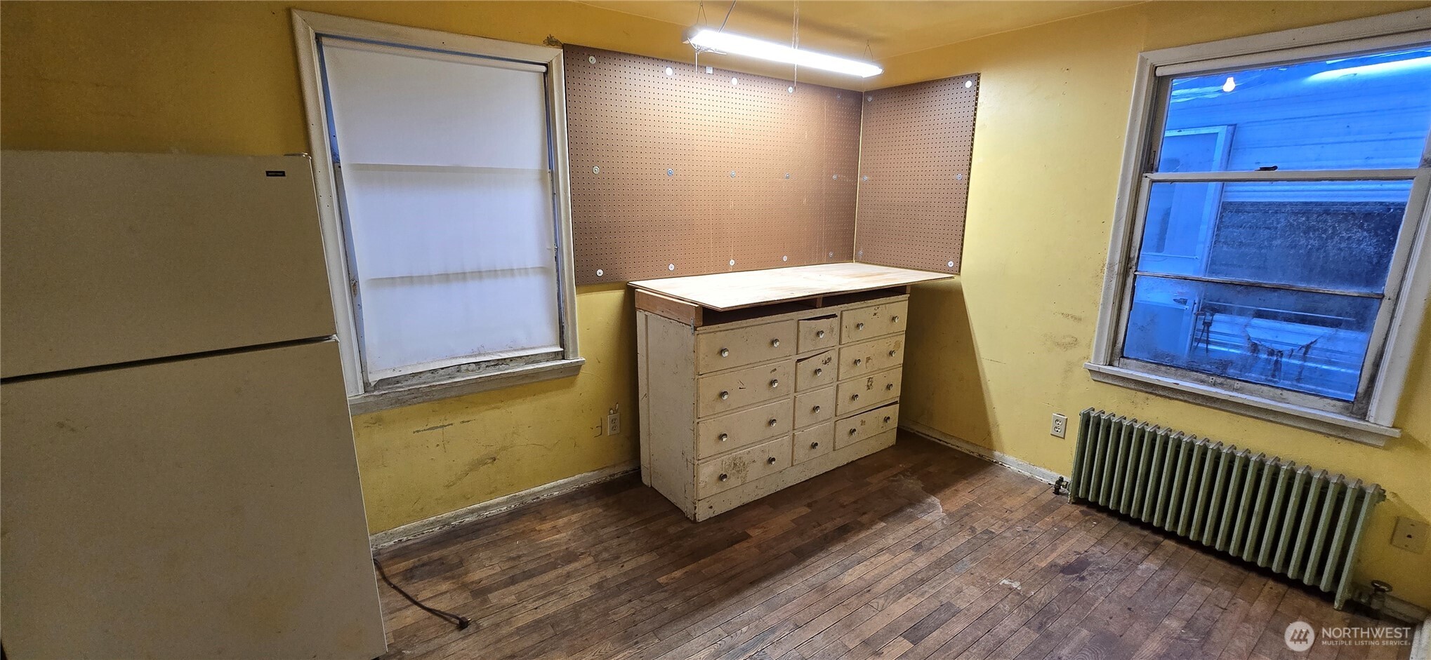 4821 164th Street Southwest Edmonds, WA 98026 - Photo 5 of 11 a view of a hallway with entryway