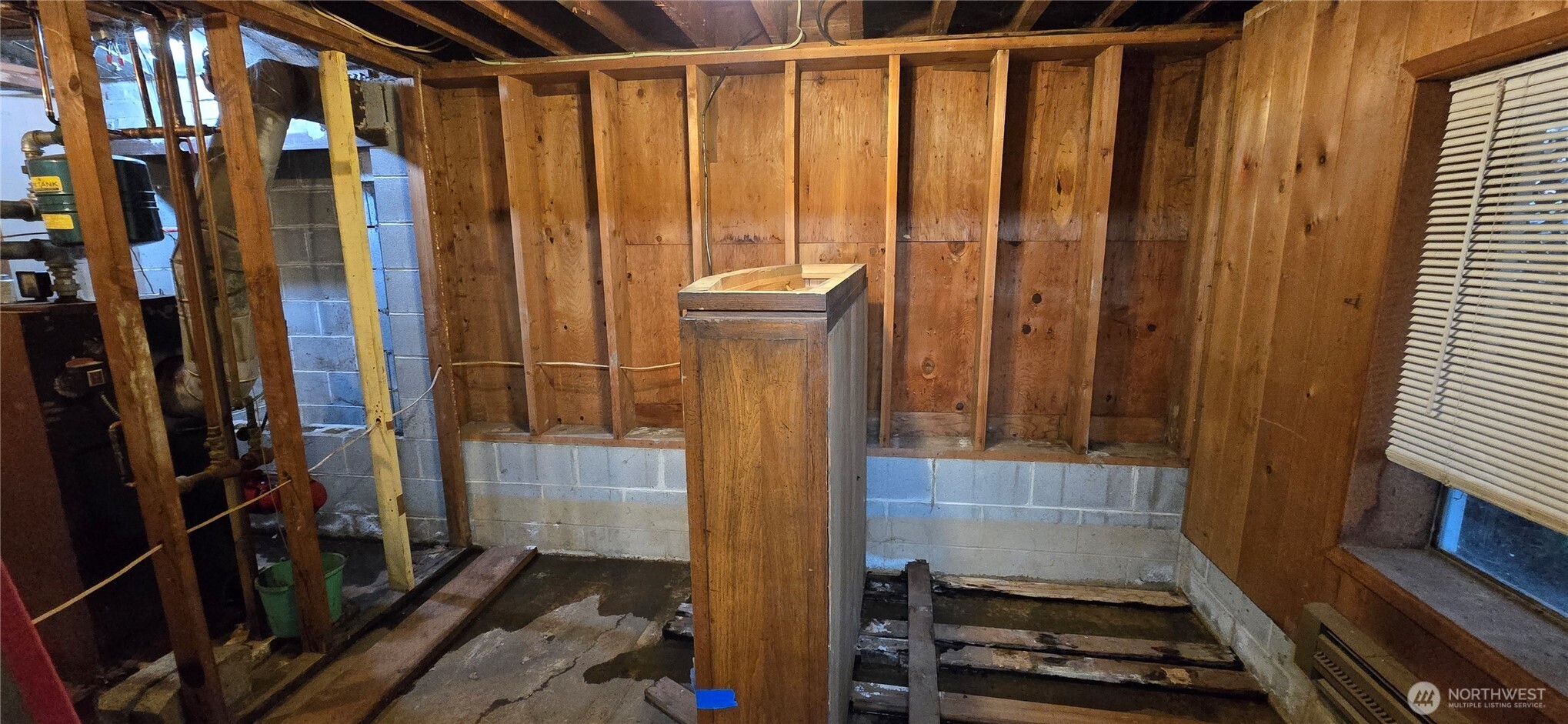 4821 164th Street Southwest Edmonds, WA 98026 - Photo 6 of 11 a bathroom with a shower