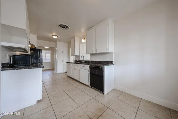 $1,895 | 2340 West Osborn Road, Phoenix, AZ 85015