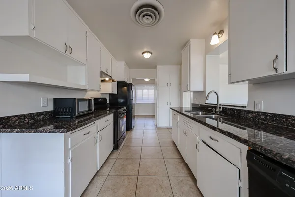 $1,995 | 2340 West Osborn Road, Phoenix, AZ 85015