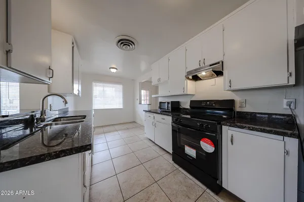 $1,895 | 2340 West Osborn Road, Phoenix, AZ 85015