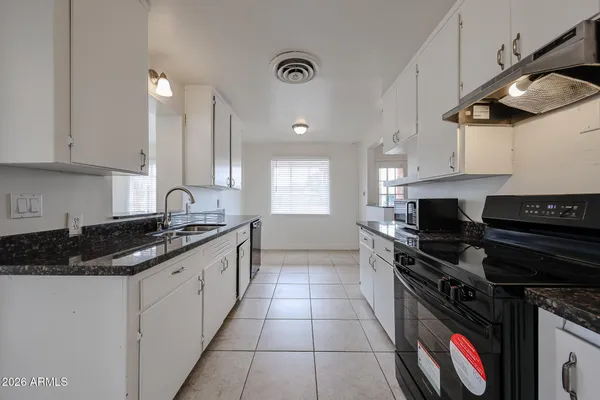 $1,895 | 2340 West Osborn Road, Phoenix, AZ 85015