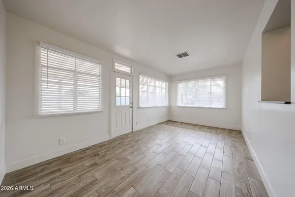 $1,995 | 2340 West Osborn Road, Phoenix, AZ 85015